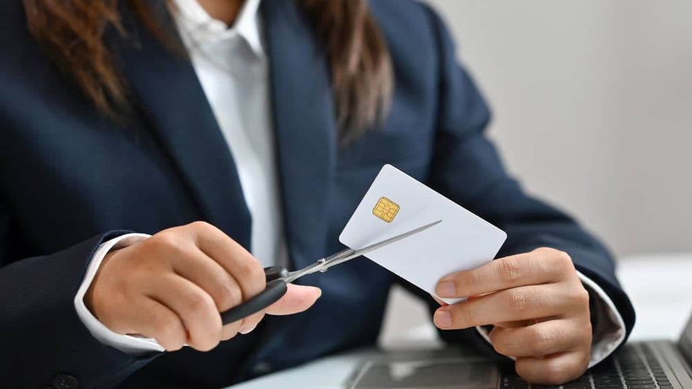 « Faut-il détruire la puce de ma carte bancaire quand elle a expiré ? »