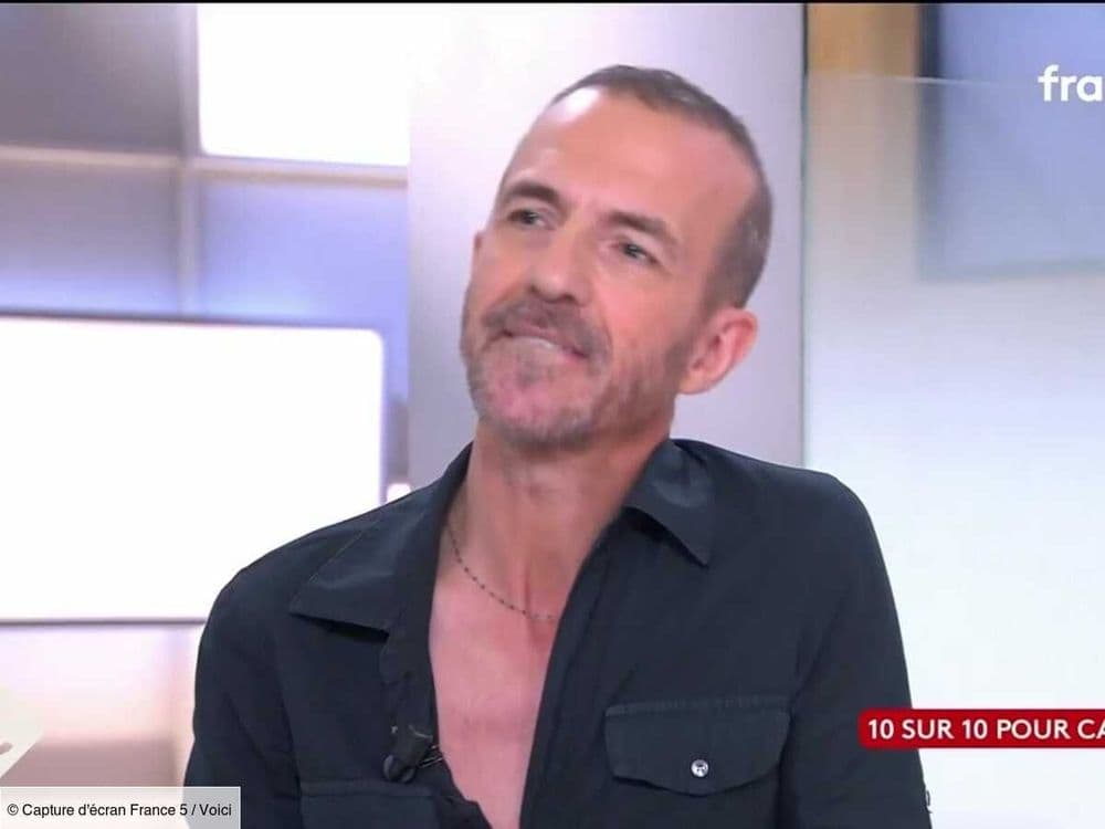 "Je suis désolé" : Calogero contraint de s'excuser dans C à vous après sa prestation (ZAPTV)
