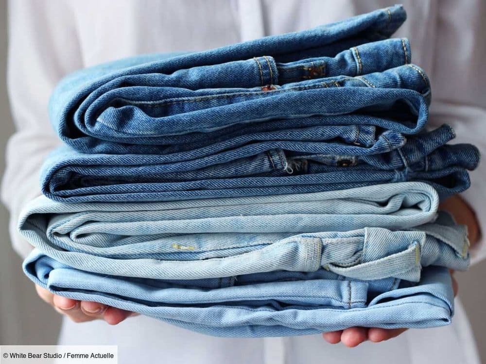 Comment plier ses jeans pour gagner de la place et les ranger harmonieusement ? L'astuce implacable