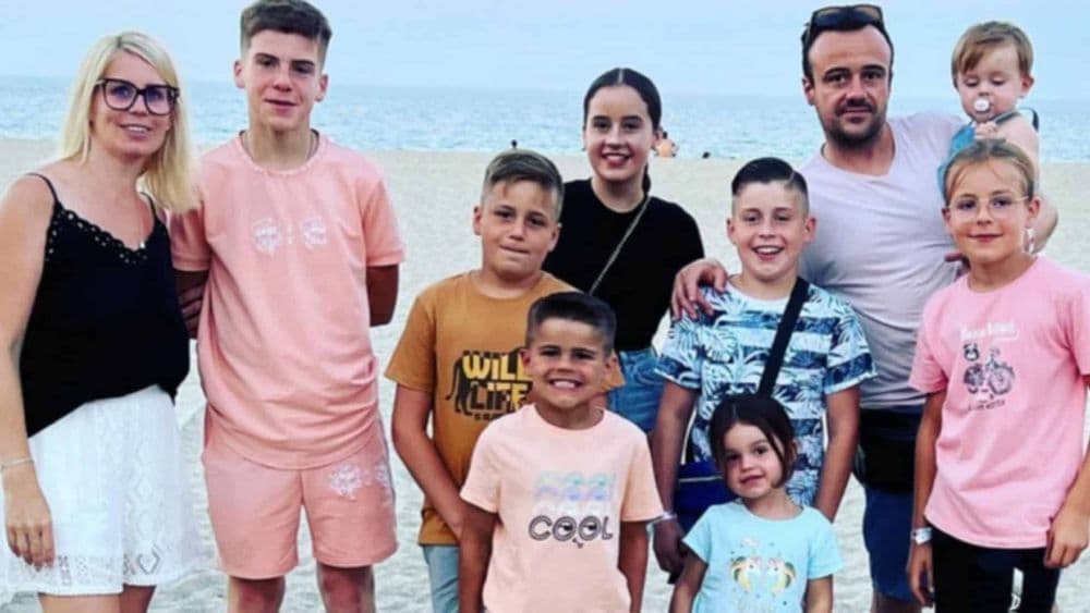 "Je suis restée 1 mois avec du placenta" : Mélanie Gonzalez (Familles nombreuses) fait des révélations sur la perte douloureuse de ses jumeaux