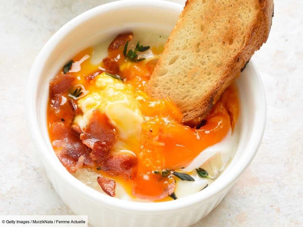 Dîner prêt en 15 minutes : la recette des œufs cocotte aux champignons, lardons et parmesan