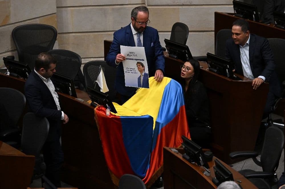 Colombie: une femme arrêtée en lien avec la tentative d'homicide du candidat Uribe