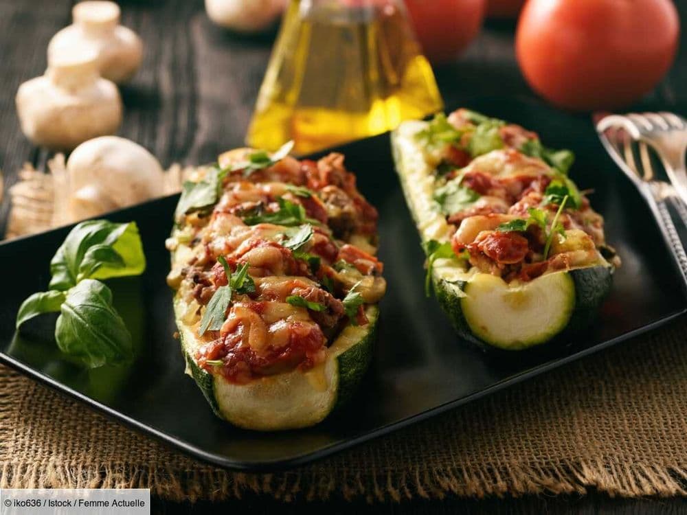 Les enfants (et les grands) vont adorer ! La recette des courgettes farcies façon pizza