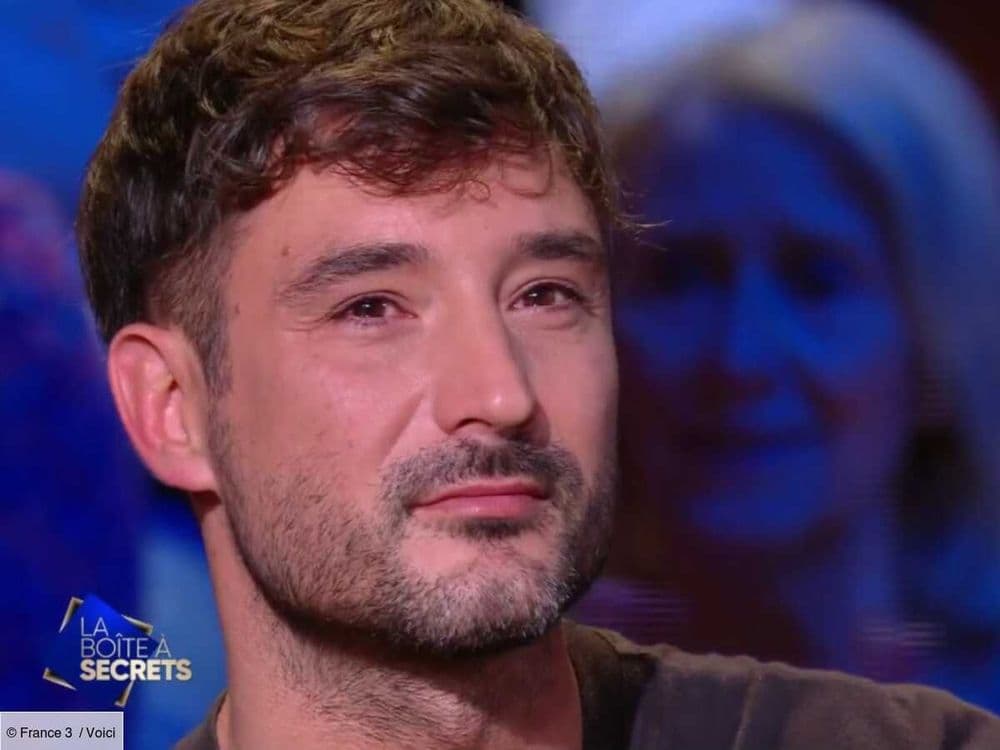 Jérémy Frérot : le chanteur fond en larmes face à Faustine Bollaert dans La Boîte à secrets (ZAPTV)