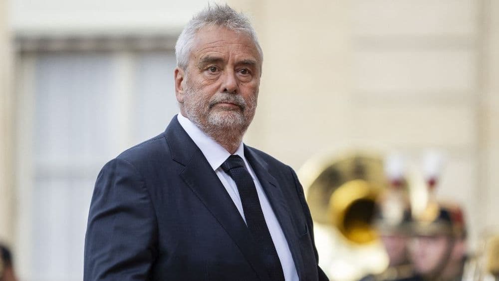 “C’est triste…” : Luc Besson, ému aux larmes face à l’état de santé de Bruce Willis