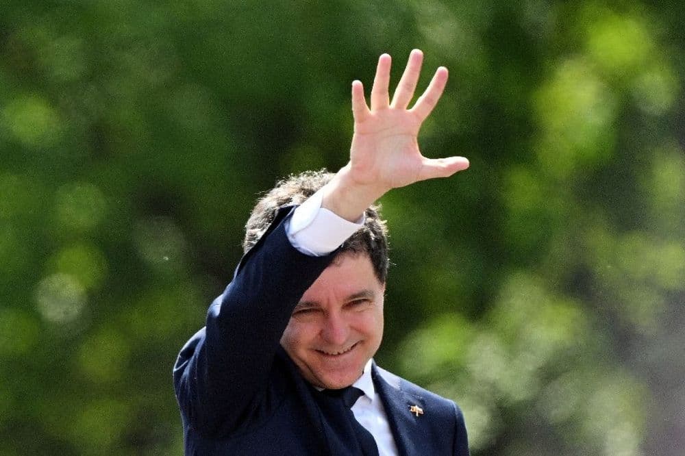 Le pro-européen Nicusor Dan investi président de la Roumanie