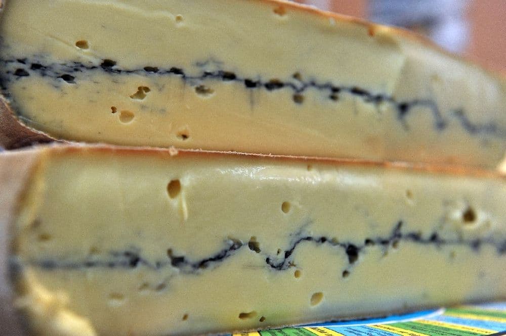 Morbier contaminé par une bactérie E.coli: enquête ouverte pour mise en danger