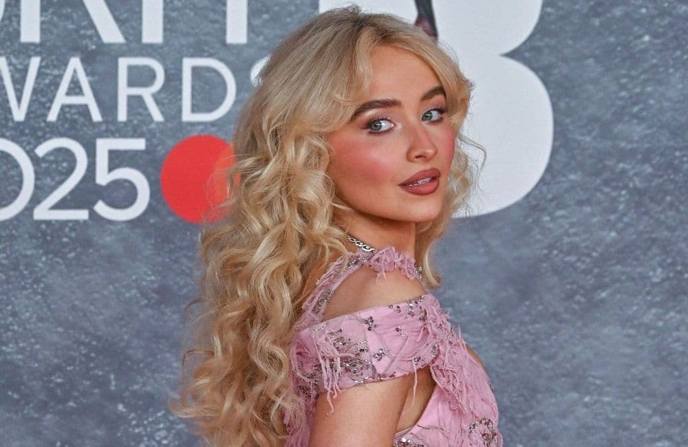 Sabrina Carpenter : sa reprise improbable d’un célèbre chanteur français refait surface