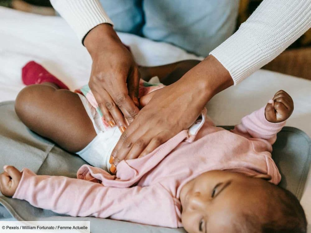 Digestion de bébé : comment lui faire un massage de ventre pour le soulager ? Les bons gestes d’une puéricultrice