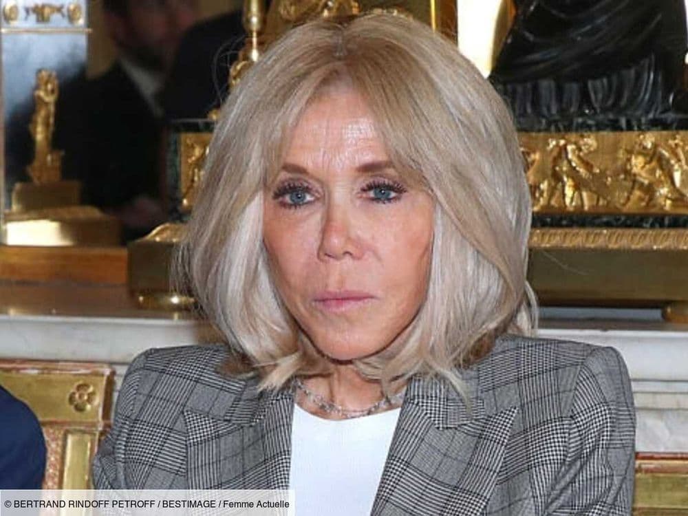 Brigitte Macron mise sur la simplicité d'un blazer à carreaux pour ses retrouvailles avec Line Renaud