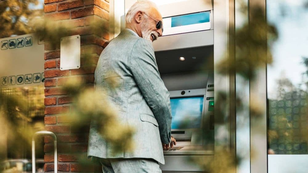 Banque en ligne : dans quels établissements peut-on retirer gratuitement des espèces ?