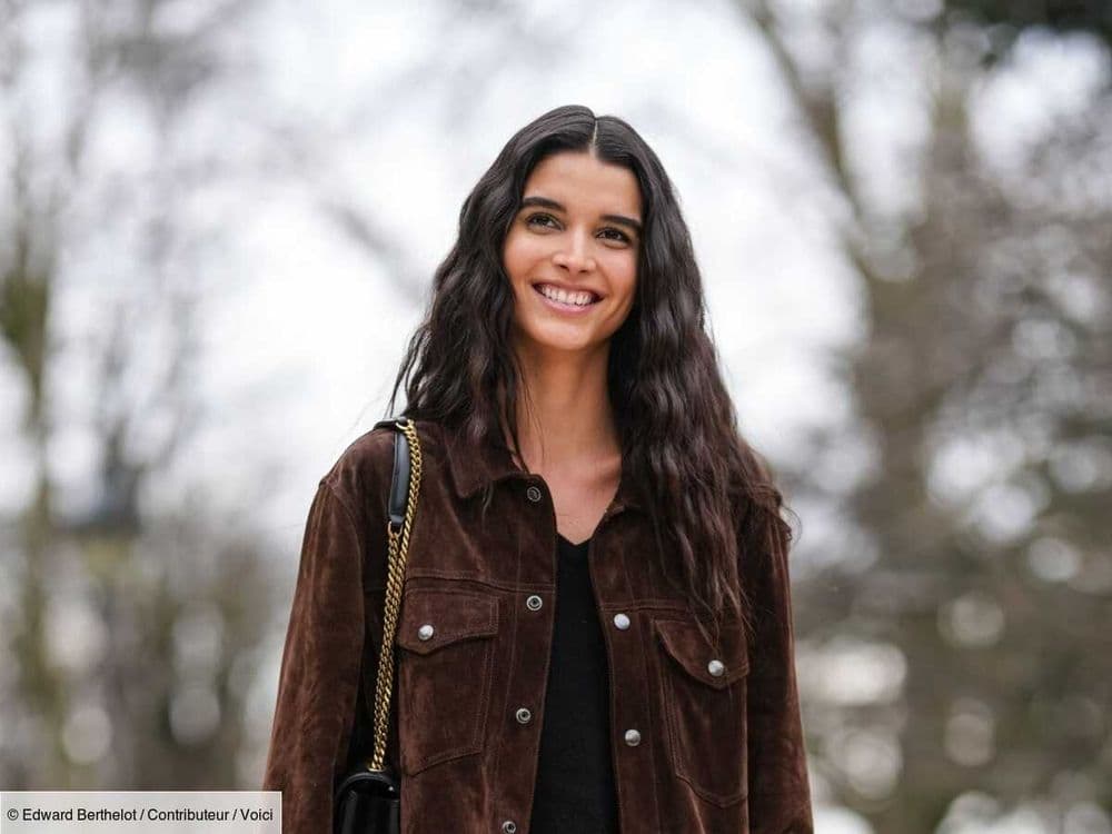 Cheveux abîmés : cette astuce simple avec une serviette chaude change tout