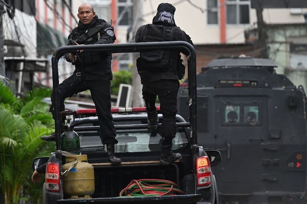 Brésil: vaste opération policière face à la "guerre" des gangs à Rio