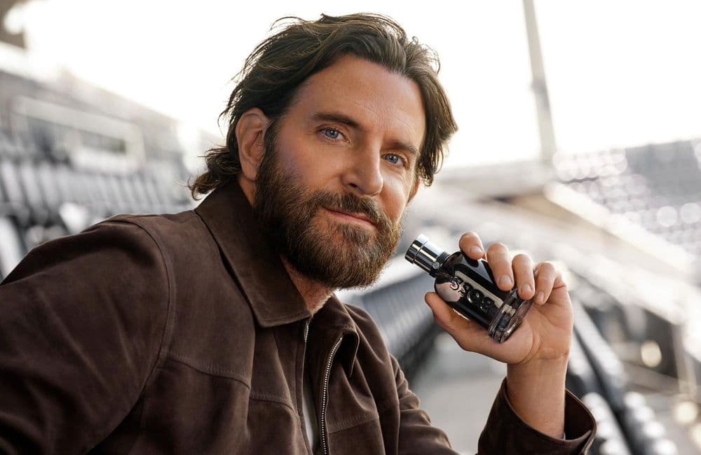 Best of beauté : Glossier débarque en France, Bradley Cooper chez Boss, se maquiller en musique avec Rimmel…