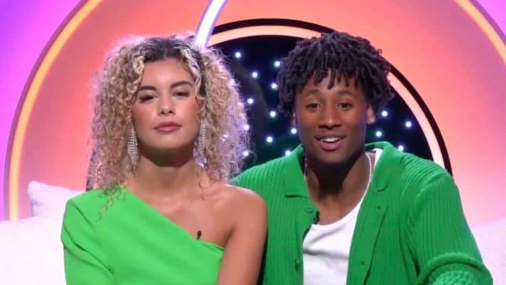 Zoé (Secret Story) : en couple avec Alexis, ils officialisent enfin, et mettent la puce à l'oreille des internautes !