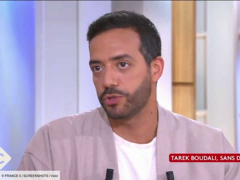 "C'est très impressionnant" : Tarek Boudali dévoile son don très particulier dans C à vous, Anne-Elisabeth Lemoine reste bouche bée (ZAPTV)
