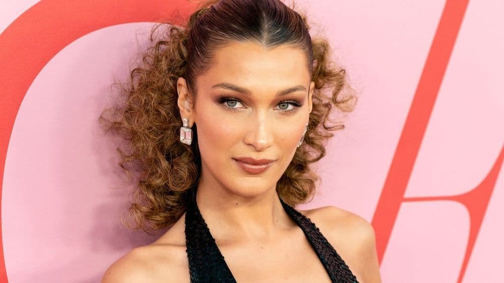 Bella Hadid affole la Croisette avec une robe si transparente qu’elle semble totalement nue