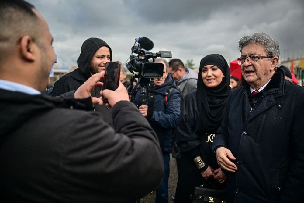 Mélenchon chez Vencorex dénonce le "baratin sur la souveraineté"
