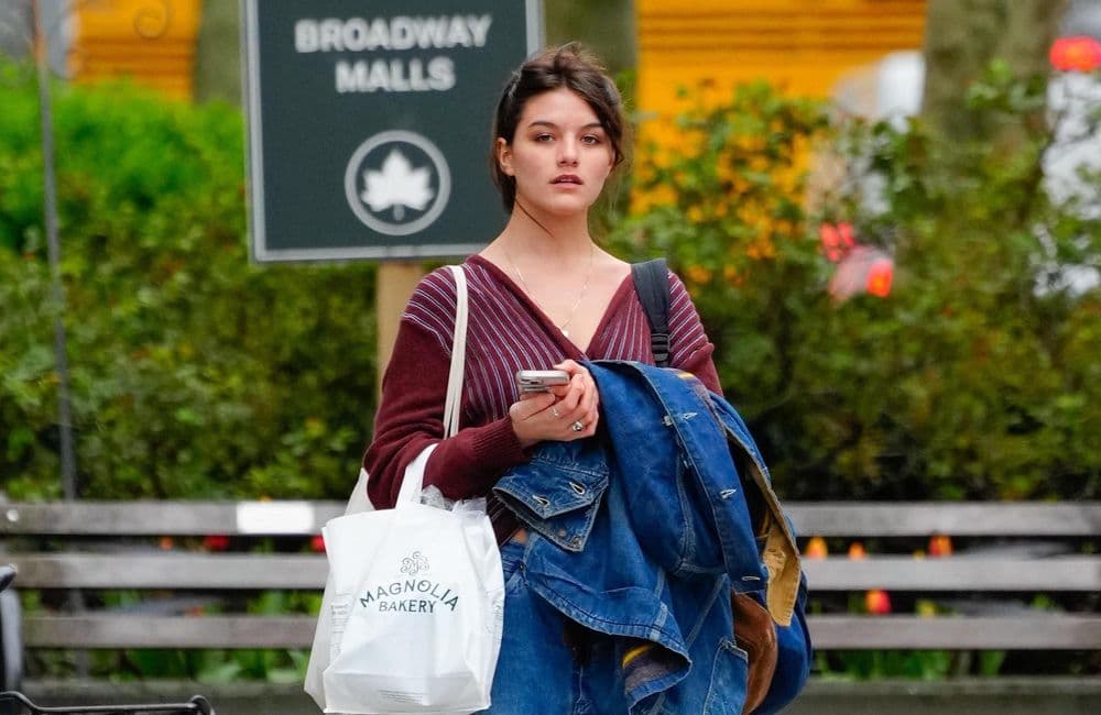 Suri Cruise célèbre l’obtention de son diplôme avec sa mère Katie Holmes, Tom Cruise grand absent