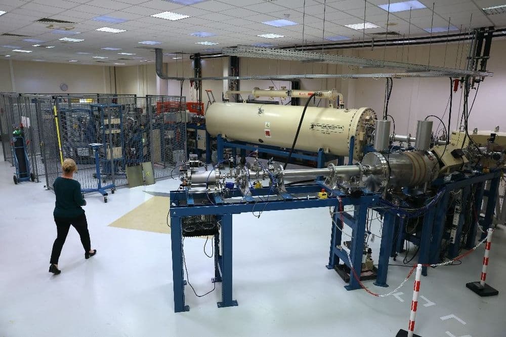 Au CEA, une machine à remonter le temps grâce au carbone 14