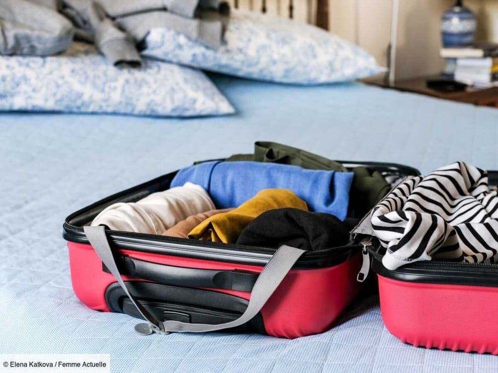"Ça vous évitera d’utiliser un sac plastique" : l'astuce toute simple pour ranger le linge sale dans une valise sans qu’il ne prenne trop de place
