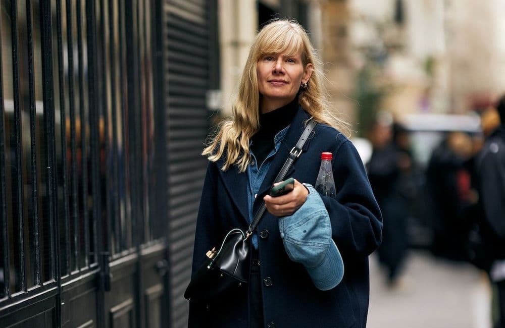 Cet hiver, le pull col roulé devient l'arme secrète du layering élégant