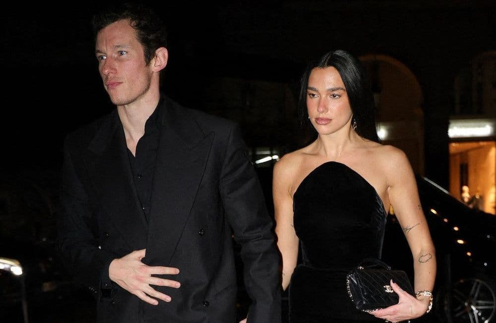 Dua Lipa amoureuse à Paris : cette séquence avec Callum Turner fait le tour de la Toile