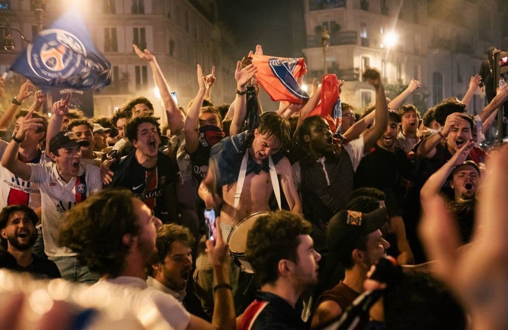 Victoire du PSG : le foot est-il le dernier bastion des émotions masculines ?