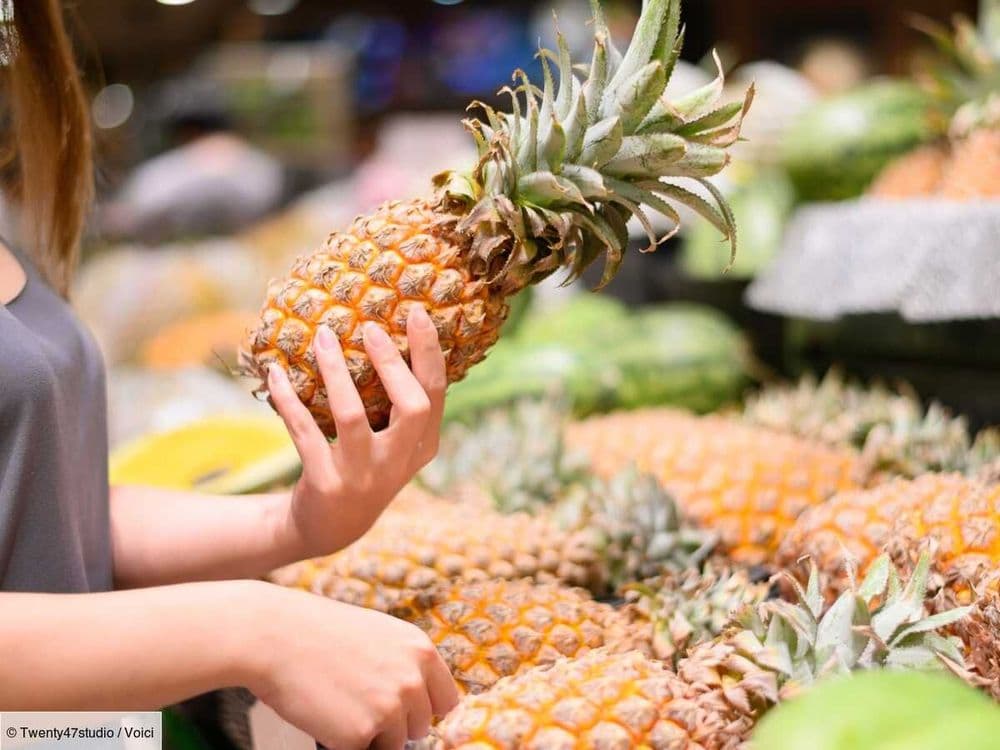 Choisir un ananas sucré : cette astuce simple et infaillible permet de sélectionner le bon fruit