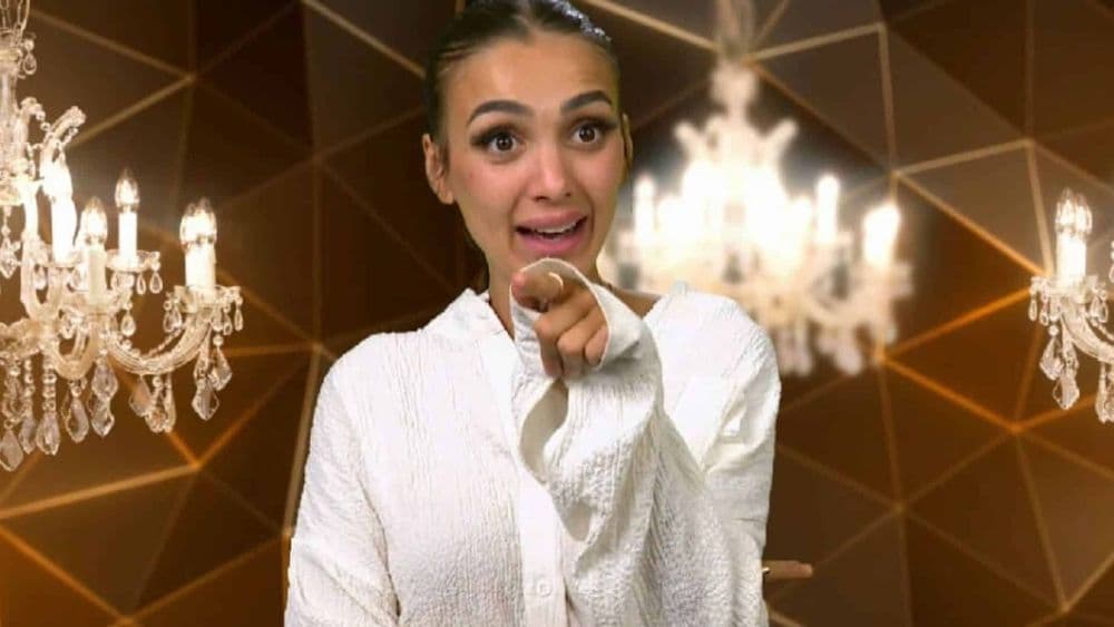 Les Cinquante : Maissane avoue son coup de foudre pour un candidat, "il fait 40 degrés dans mon corps ! »
