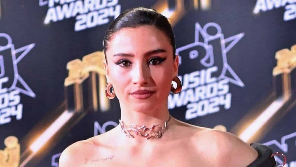 Pas vu sur la scène des NRJ Music Awards... Lénie (Star Academy) très proche d'un artiste en coulisses, les fans exultent