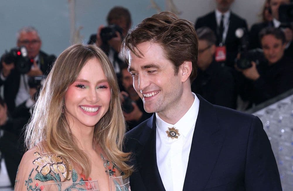 Suki Waterhouse et Robert Pattinson : la chanteuse révèle le sexe de leur bébé