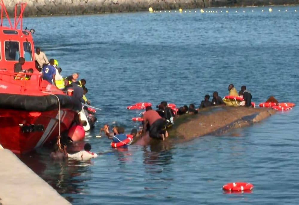Une embarcation transportant 160 migrants chavire aux Canaries, au moins sept morts