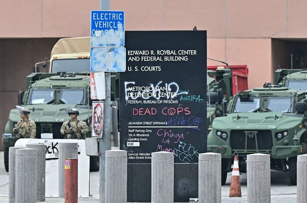 "Ils crachent, on frappe": Trump franchit un nouveau palier dans l'affirmation de son pouvoir
