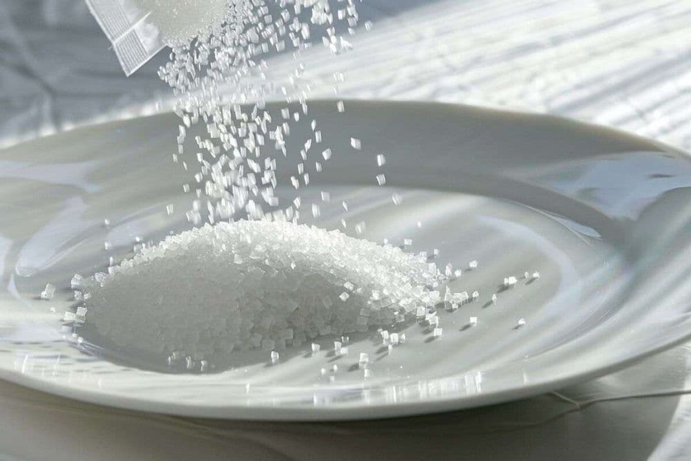 Pourquoi l’aspartame, lié au cancer, au diabète et aux accouchements prématurés, pourrait être interdit?