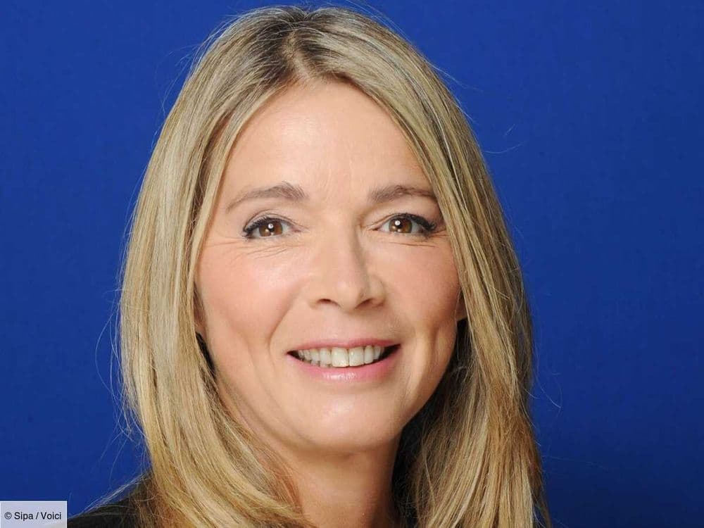 “J’ai envie de pleurer” : Hélène Rollès révèle le trouble qui l’a empêchée de sortir un album pendant 3 ans