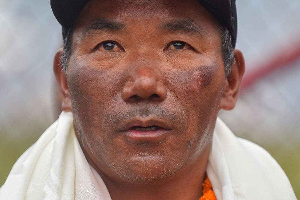 Le Népalais Kami Rita Sherpa atteint le sommet de l'Everest pour la 31e fois, battant son propre record