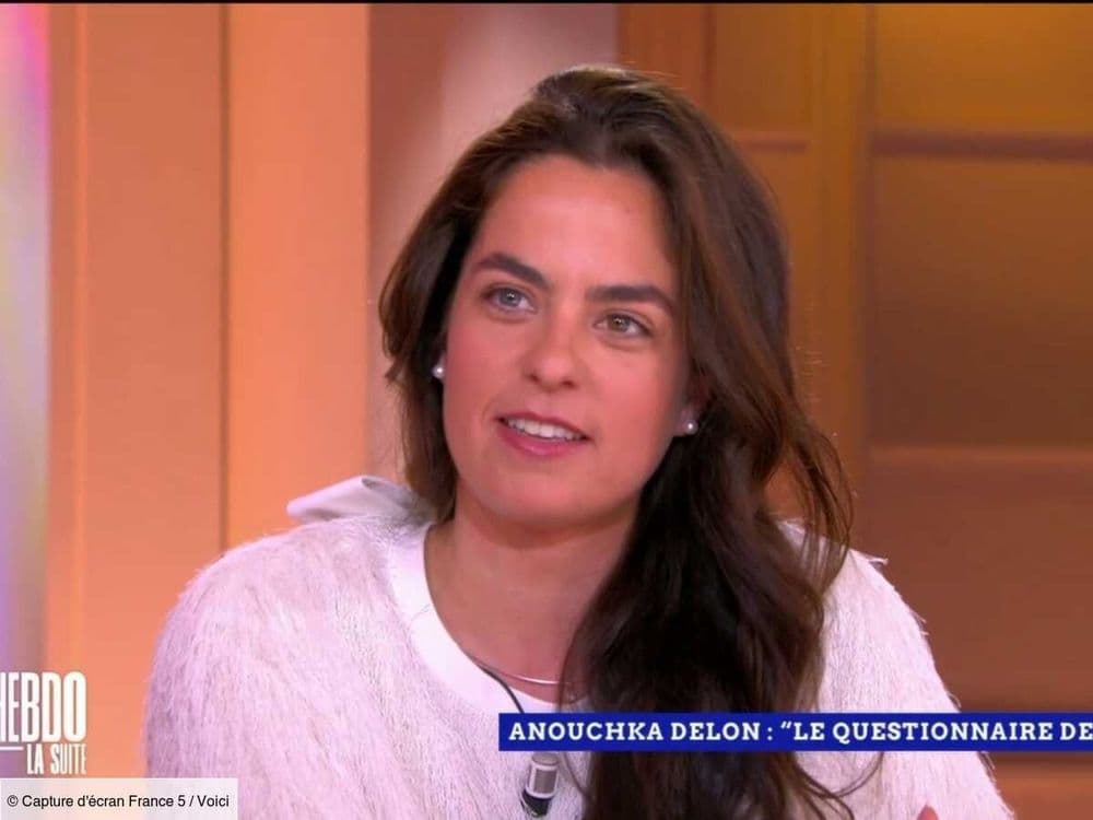 "C'est lourd à porter" : Anouchka Delon se confie sur l'amour "inconditionnel" de son père (ZAPTV)