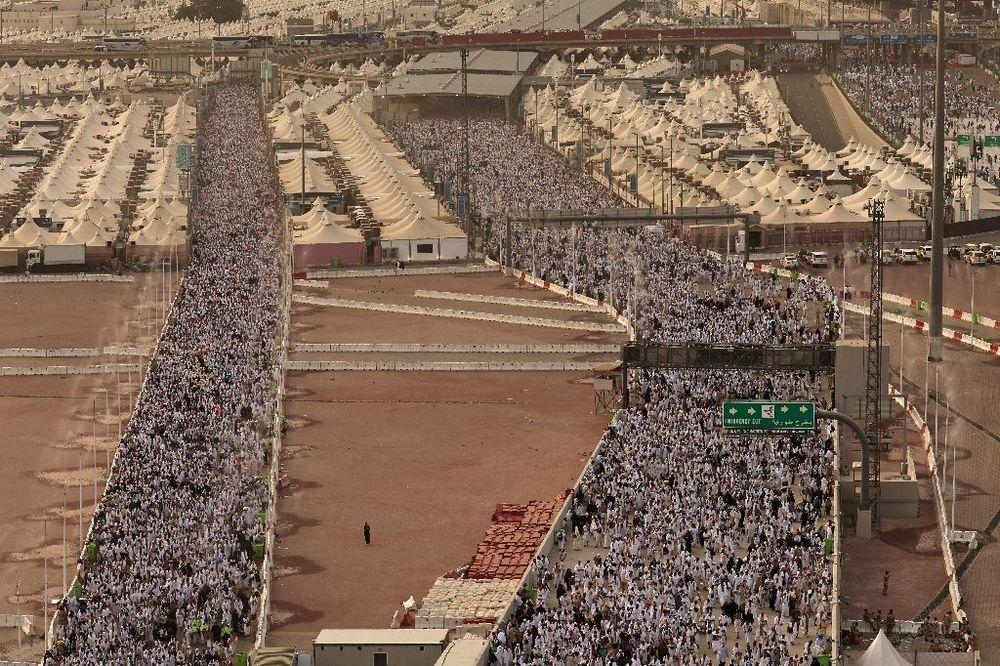 Les fidèles accomplissent le dernier grand rituel du hajj, au premier jour de l'Aïd