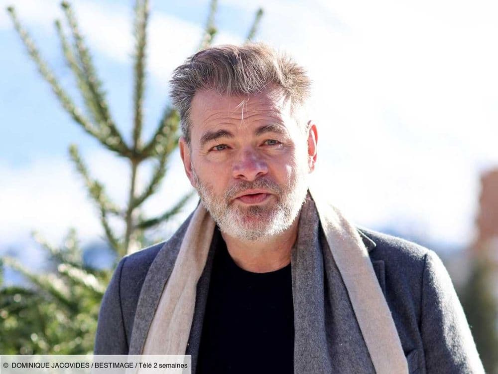 "Elle me laissait au café" : Clovis Cornillac se confie sur son enfance "un peu différente" avec sa mère actrice, Myriam Boyer