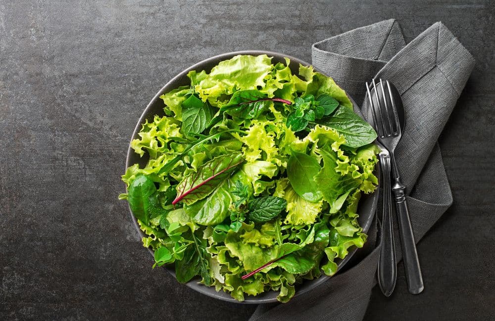 Voici l’astuce simplissime pour raviver de la salade fatiguée