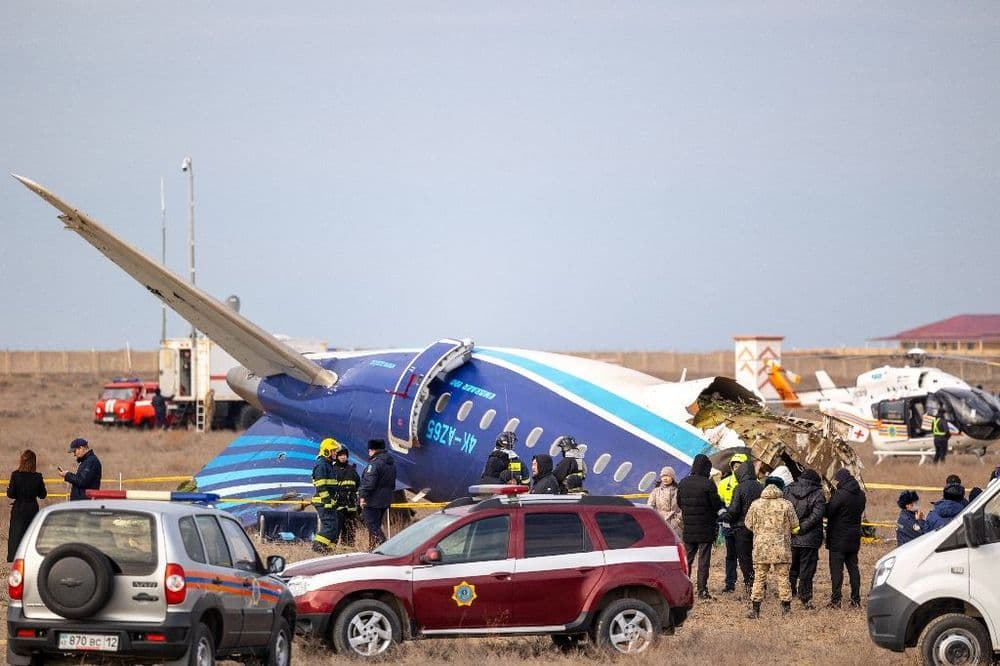 Crash d'avion au Kazakhstan: l'Azerbaïdjan pleure ses morts, enquête en cours