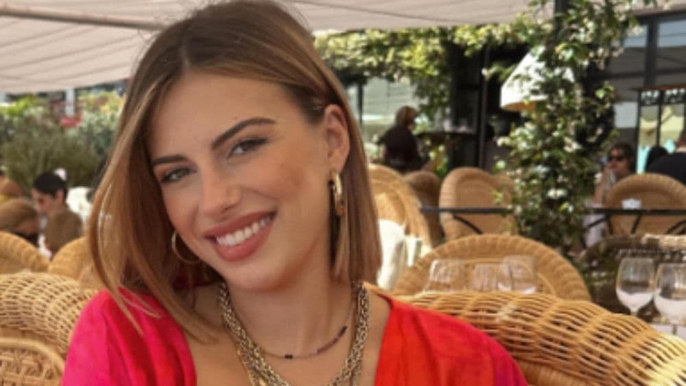 Giuseppa : en vacances avec Paga et leurs filles, elle s'affiche topless à la plage !