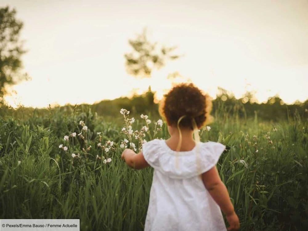 15 idées de jolis prénoms inspirés de fleurs pour une petite fille