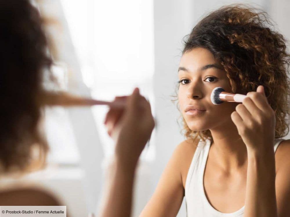 Ce produit que nous avons toutes à la maison permet de faire un maquillage tendance et lumineux