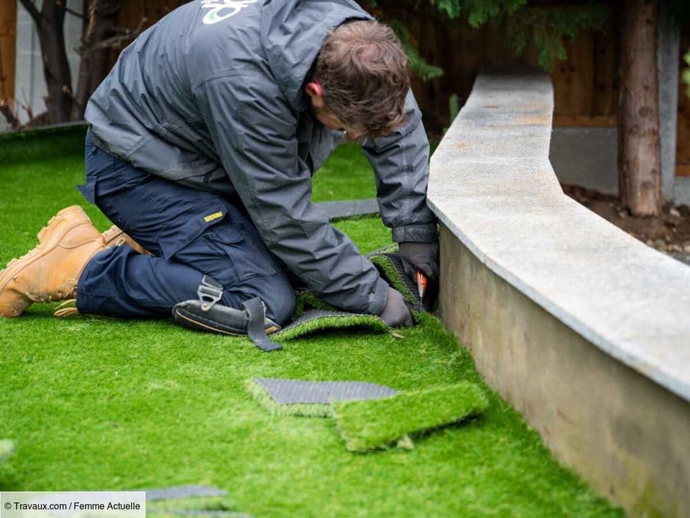 Gazon synthétique : pourquoi en poser dans votre jardin est vraiment une très mauvaise idée