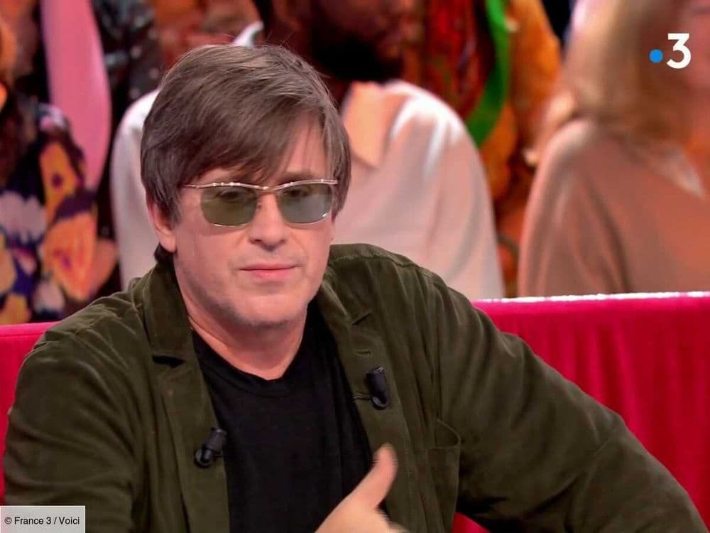 "Je suis venu parler de mes chansons" : Thomas Dutronc recale Michel Drucker sur une question au sujet de sa mère Françoise Hardy (ZAPTV)