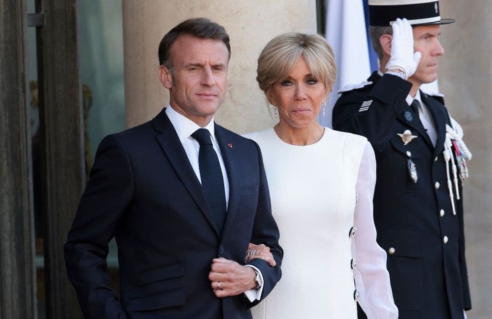 « J’étais super fier » : Emmanuel Macron évoque l'apparition de Brigitte Macron dans « Emily in Paris »