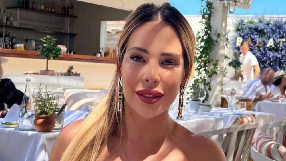 Kim Glow : un détail sur ses photos de Noël choque la Toile, regardez !
