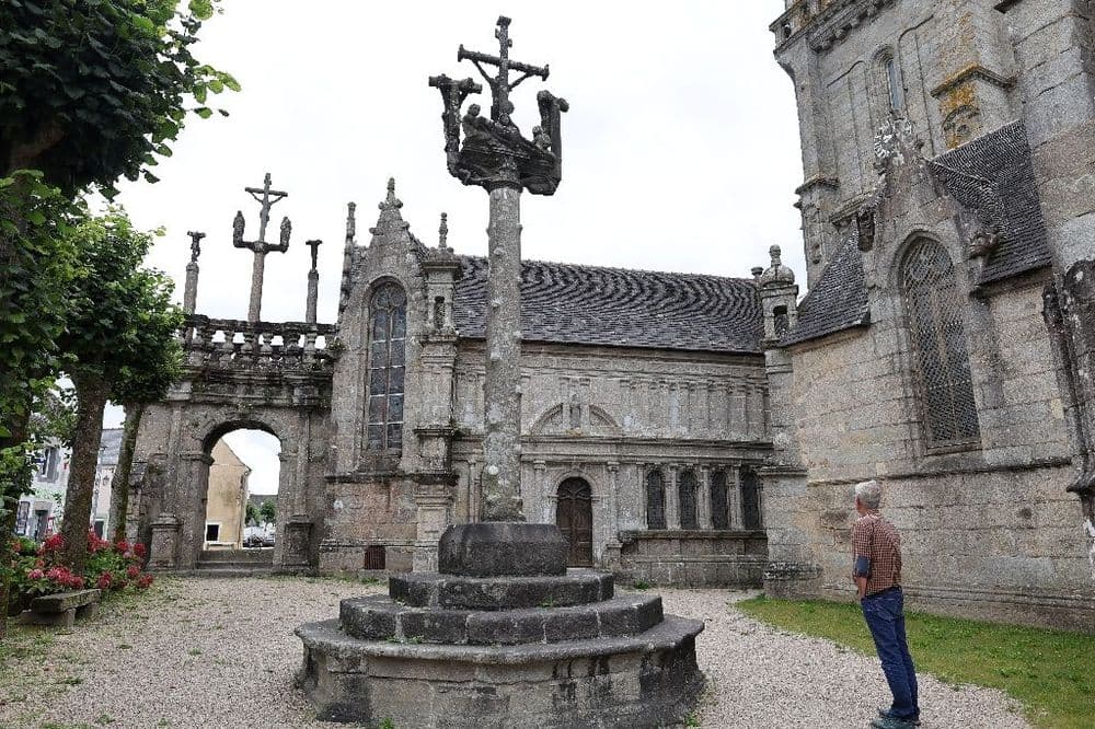 Les enclos paroissiaux, trésors méconnus de la Bretagne intérieure